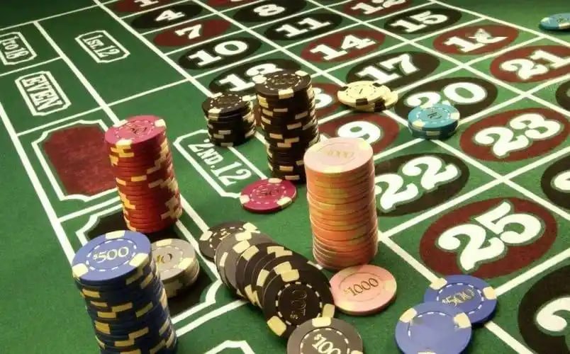 Pengguna menikmati promo eksklusif serbajitu di perangkat mobile
